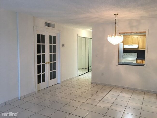 Building Photo - 1085 W 68th St