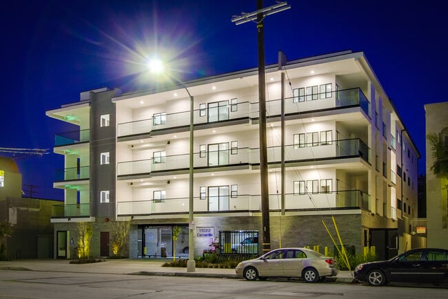 Building Photo - 11022 Camarillo St