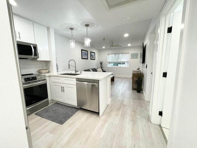 Building Photo - 3830 Avenida Del Presidente