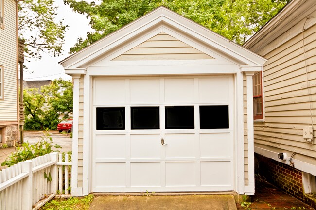 vista del garaje - 711 W South St