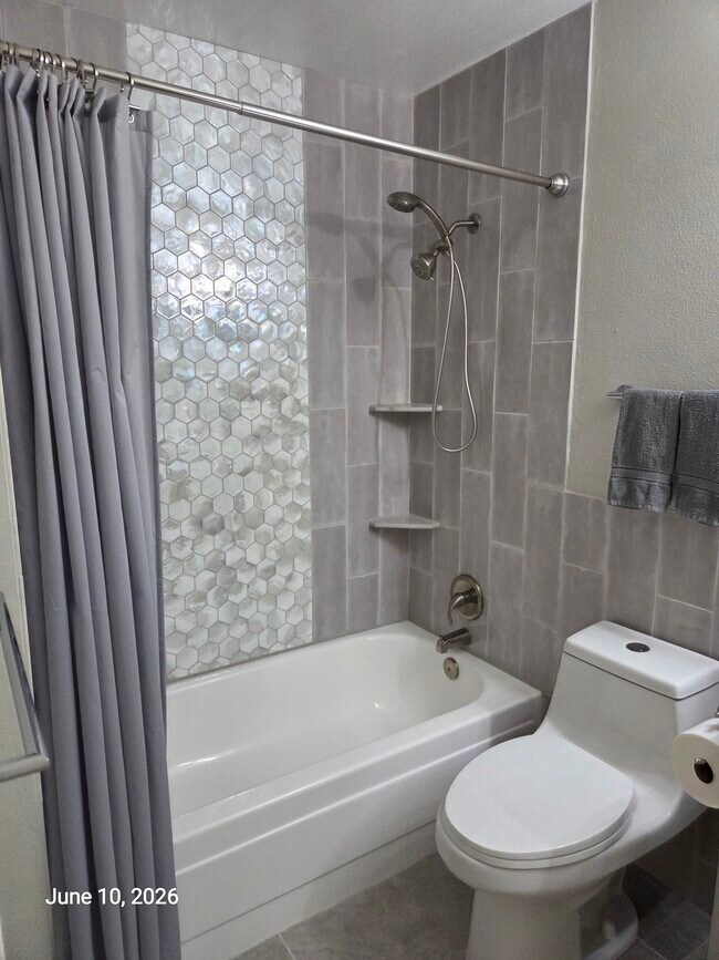 Foto del edificio - 8555 Fairmount Dr