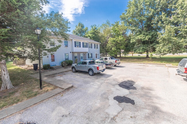Building Photo - 1655 W Amos Dr