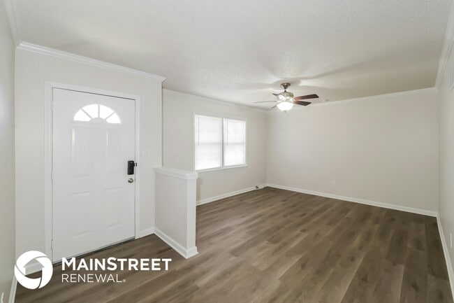 Building Photo - 1702 NE White Dr