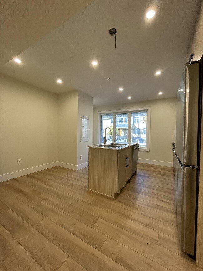 Building Photo - 8717-8110 110 St NW