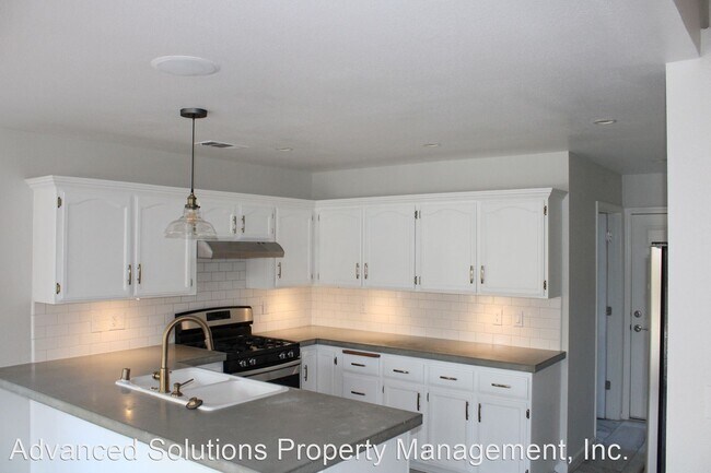 Building Photo - 3 br, 2 bath House - 2176 Julian Ct.