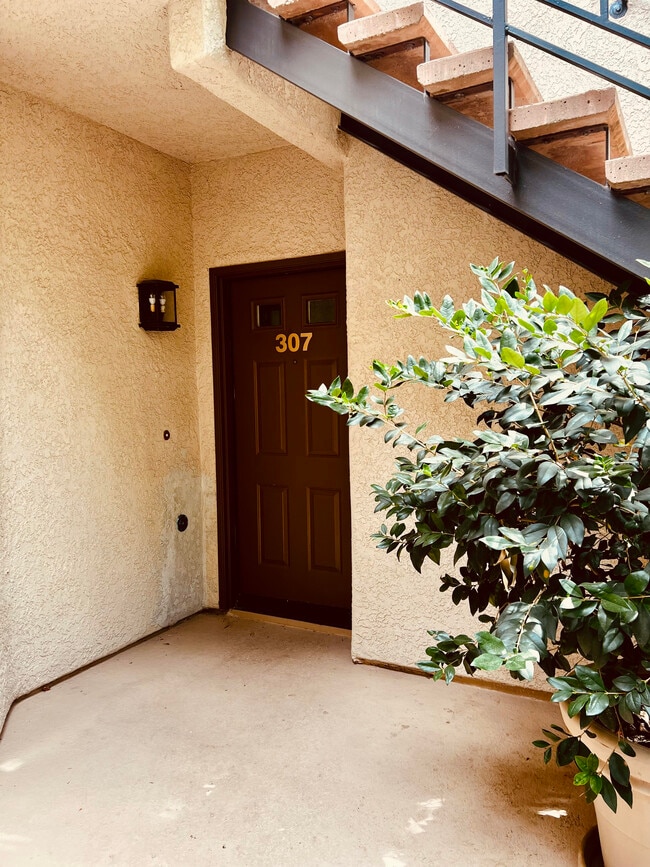 Building Photo - 24149 Del Monte Dr