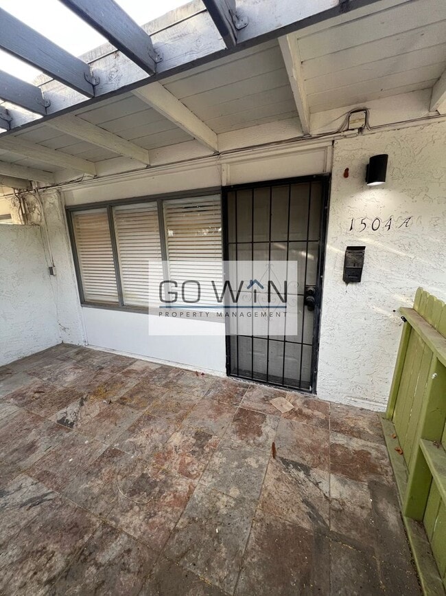 Building Photo - 1502 E Highland Ave