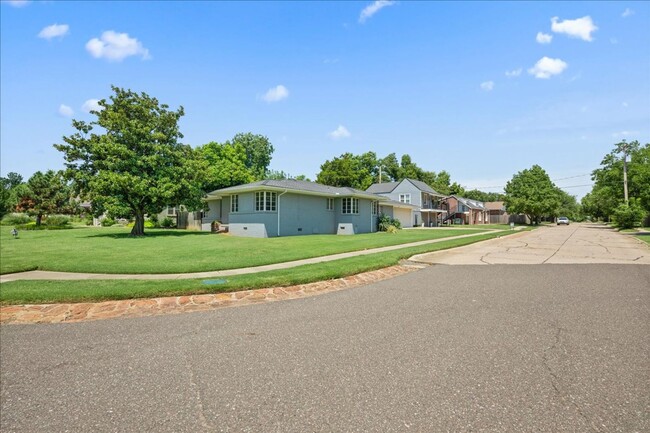 Building Photo - Modern-Charm in Edmond's "Village"!