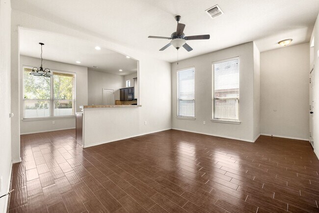 Foto del edificio - AVAILABLE NOW! Nice 3 Bedroom Duplex located in New Braunfels!