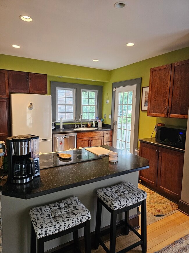 Kitchen / Back door - 521 Memphis Ave