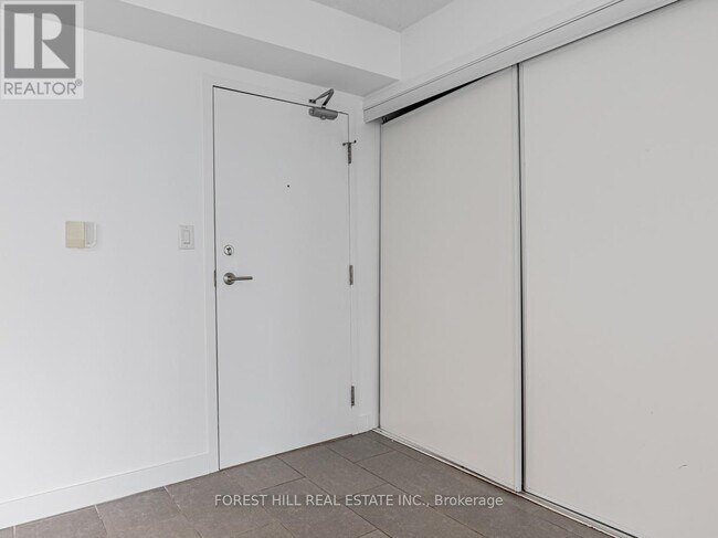 Building Photo - 15-815 Brunel Ct