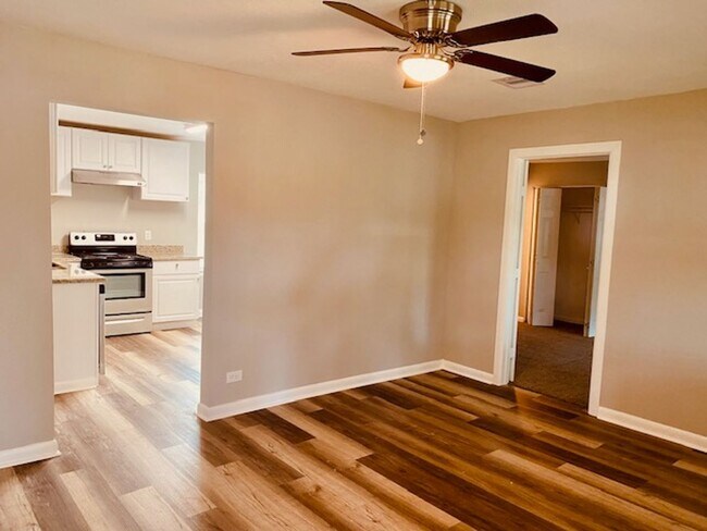 Building Photo - REMODELED 3 BEDROOM 2 BATH HOME IN BAY CIT...