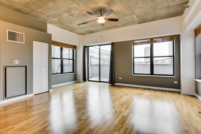 Building Photo - 1122 W Catalpa Ave