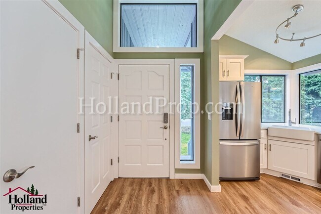 Building Photo - Beautiful Pet-Friendly Single-Family Home ...