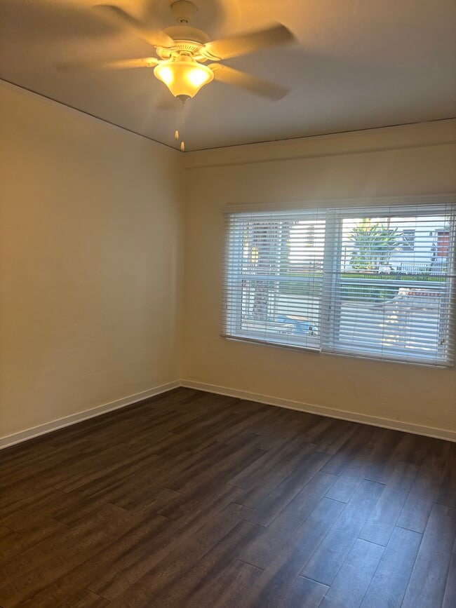 Building Photo - Chateau Alto Nido Apartments