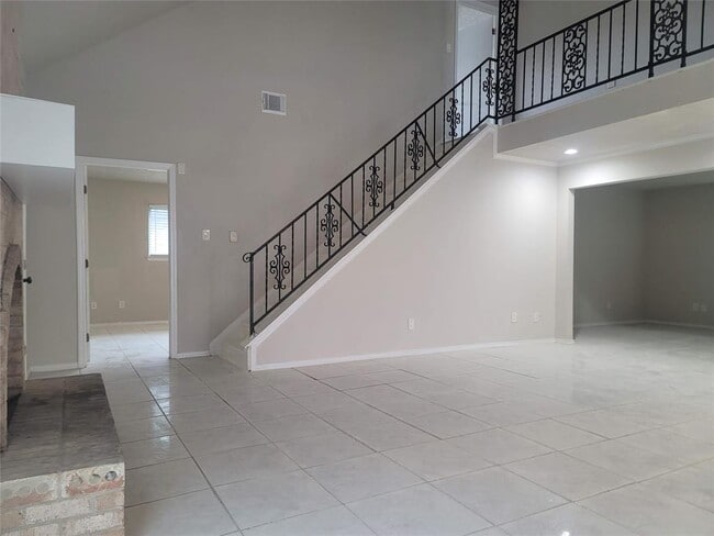 Building Photo - 10601 Sagewind Dr