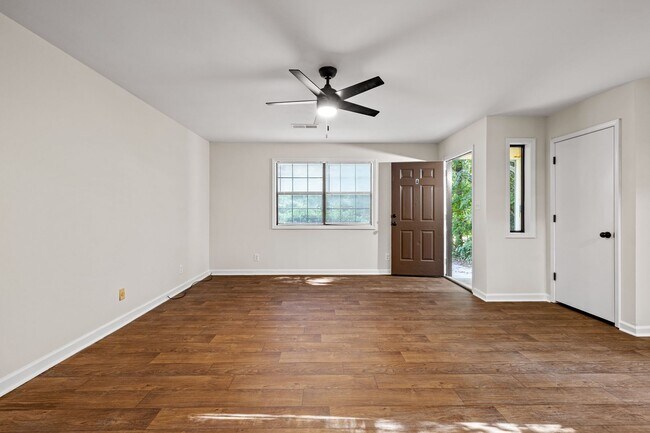 Foto del edificio - 129 Valleywood Rd