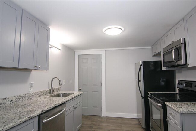 Foto del edificio - 2187 Plantation Ln