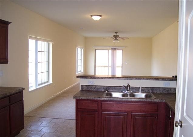 Building Photo - 3 bed 2 bath home with Fenced in backyard!