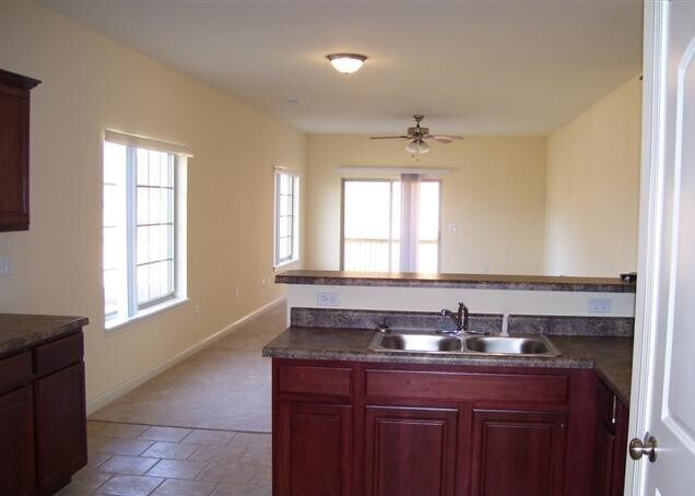 Foto del edificio - 3 bed 2 bath home with Fenced in backyard!