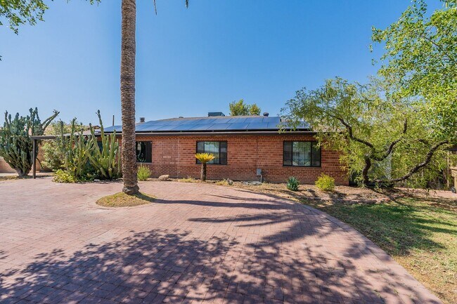 Building Photo - Stunning Remodeled 3 Bed 2 Ba with Pool