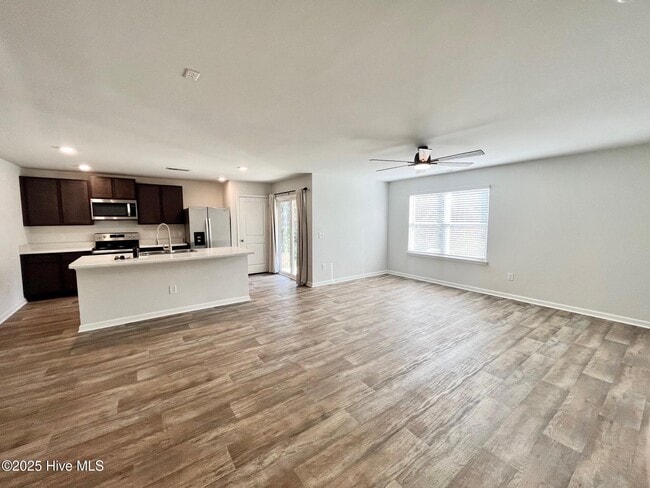 Building Photo - 421 High Ridge Ct
