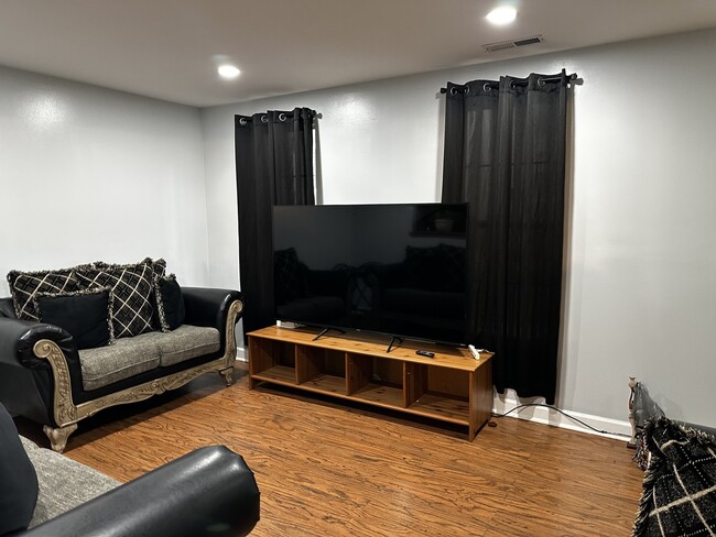 Building Photo - 811 Symphony Dr
