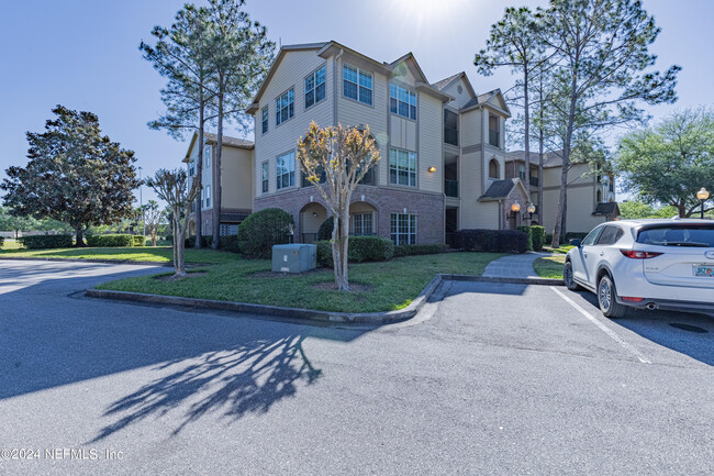 Foto del edificio - 7800 Point Meadows Dr