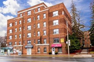 Building Photo - 2928 Yonge St