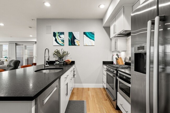 Building Photo - 339 W Broadway