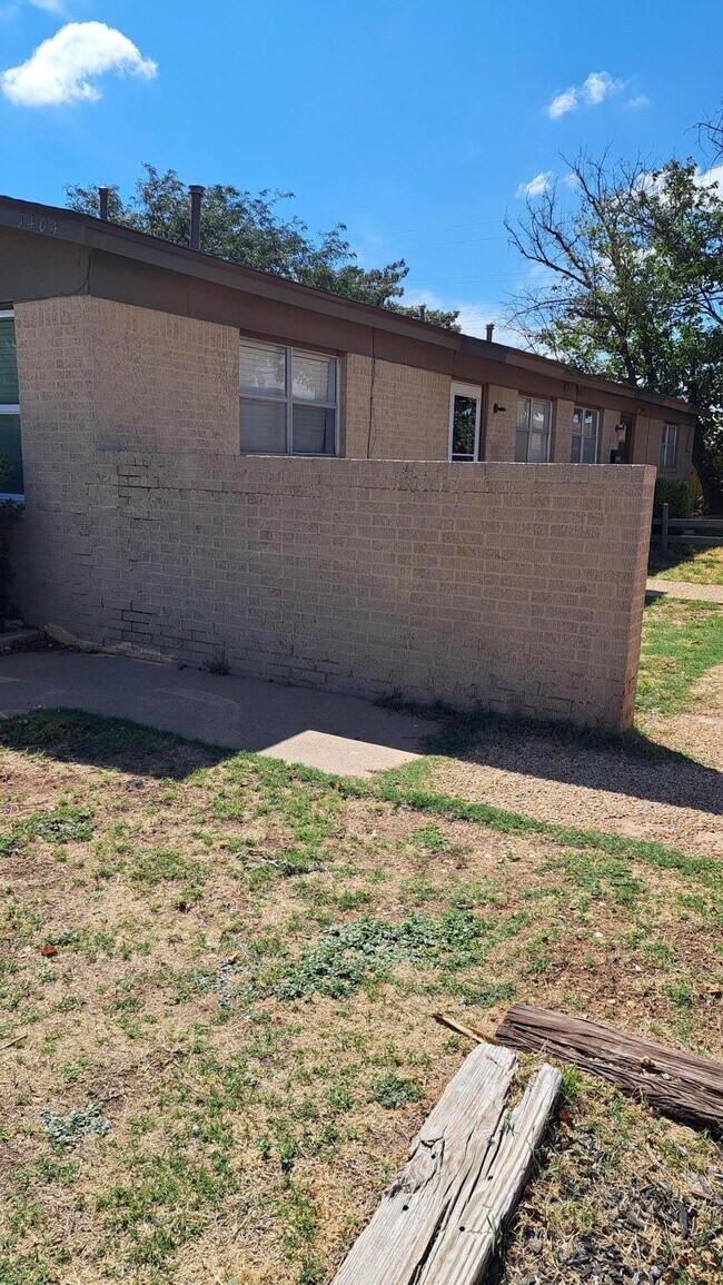 Foto del edificio - 3404 Elkhart Ave