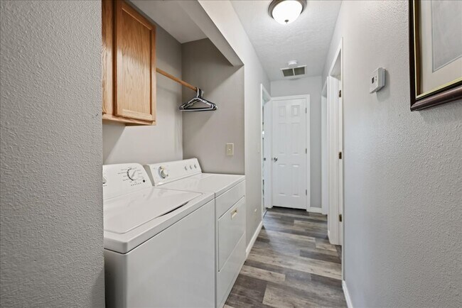 Foto del edificio - 20 10th Ave N