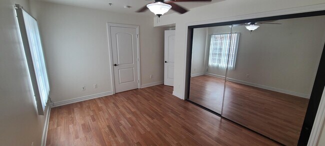Foto del edificio - 5937 Willoughby Ave