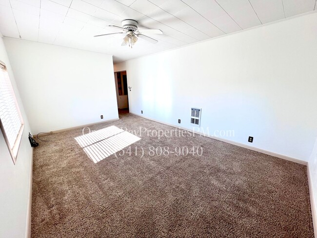 Foto del edificio - 3bdrm/2ba Pet Friendly Home - E 2nd St, Co...