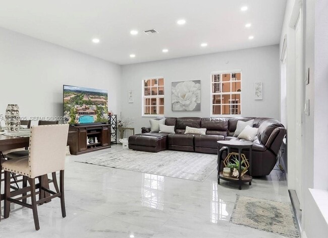 Foto del edificio - 14709 SW 6th St