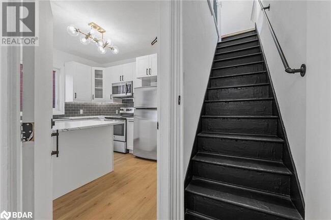 Building Photo - 57 Stirton St