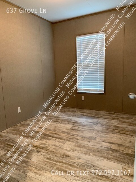 Foto del edificio - 637 Grove Ln