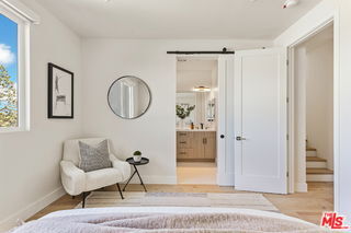 Building Photo - 3218 S Barrington Ave