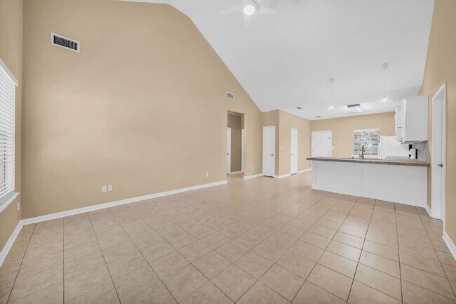 Foto del edificio - Live just steps from Lake Conroe in this beautifully maintained 3-bedroom, 2-bath home located in...