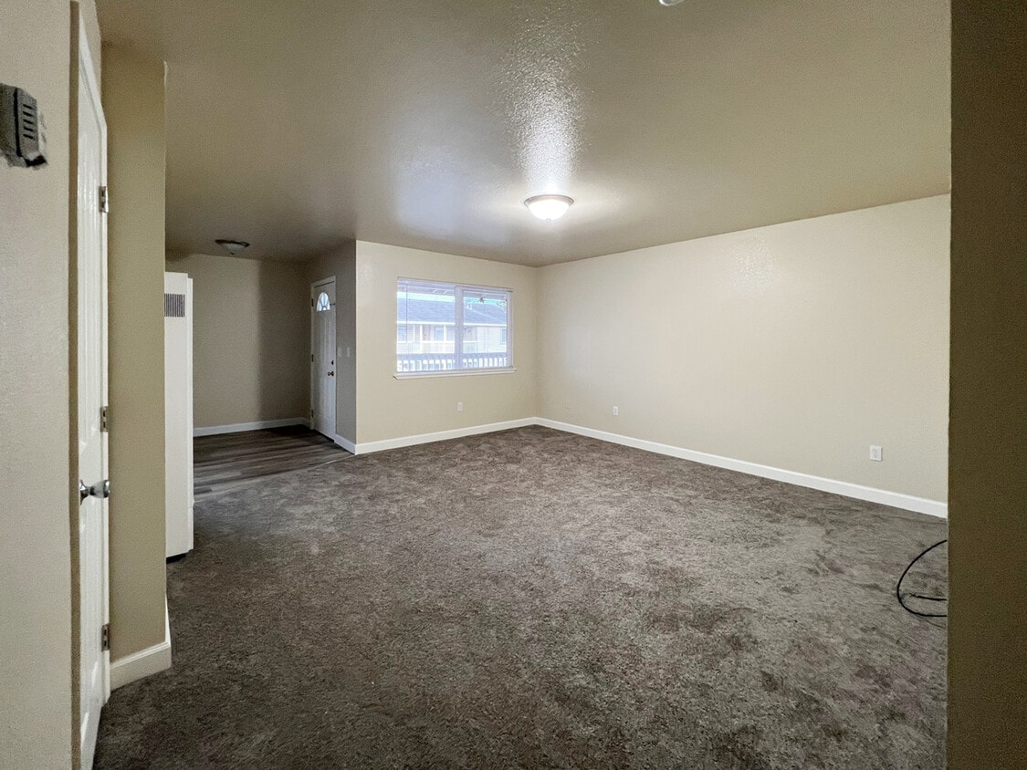 Living Room - 1553 Reasor Rd