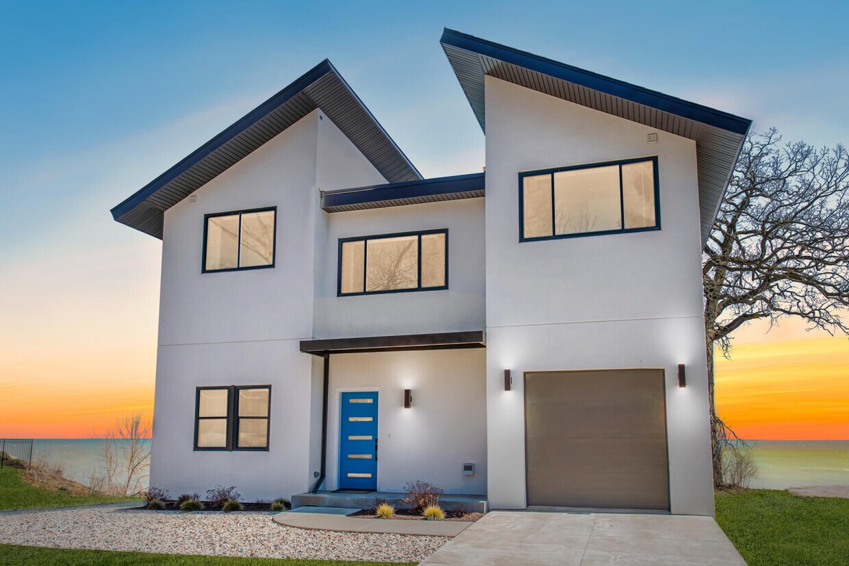 Foto principal - 8609 Lakeshore Dr