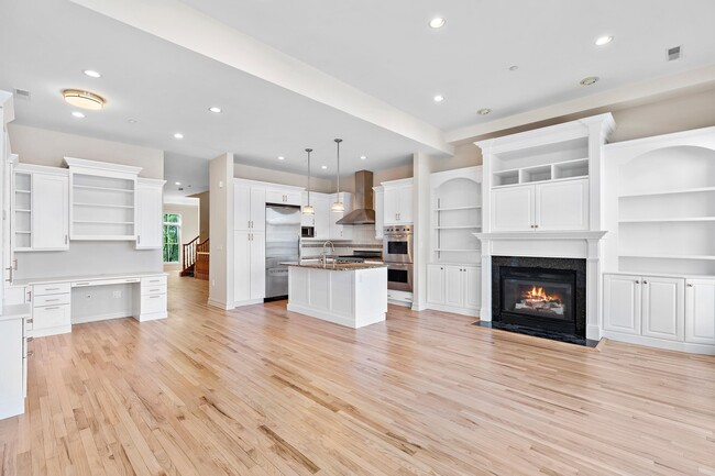 Building Photo - 16 Regency Pl