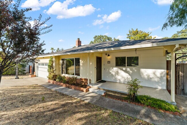 Building Photo - 200 Los Ranchitos Rd