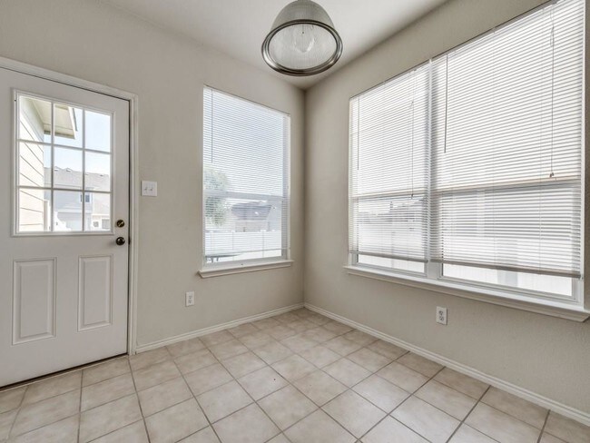 Foto del edificio - 10337 Waterbury Dr