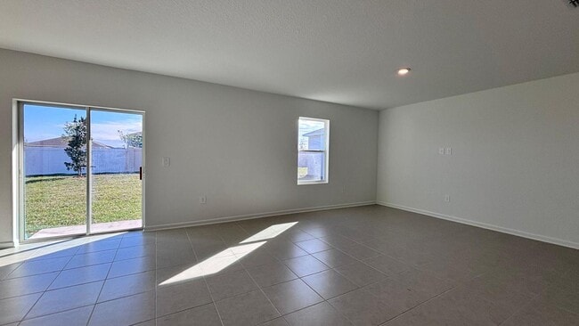 Foto del edificio - Spacious 5-Bedroom Home Designed for Comfort & Modern Living