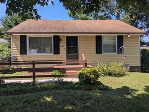 Building Photo - 3705 Hewlett Dr