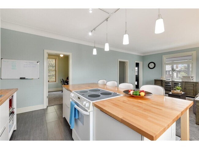 Foto del edificio - 144 8th Ave S