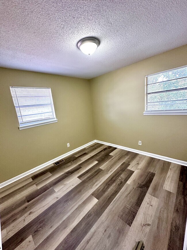 Foto del edificio - 2408 Powderly Ave SW