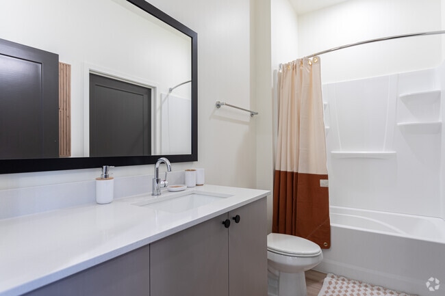 1BR, 1BA - 718SF - Bathroom - Solhavn