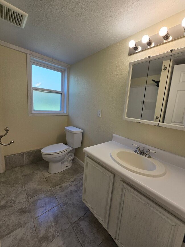 Foto del edificio - 1504 June Ln